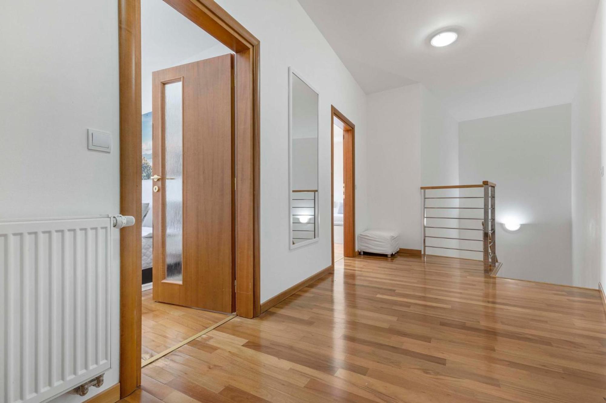 Charming Apartment In The Heart Of Братислава Экстерьер фото