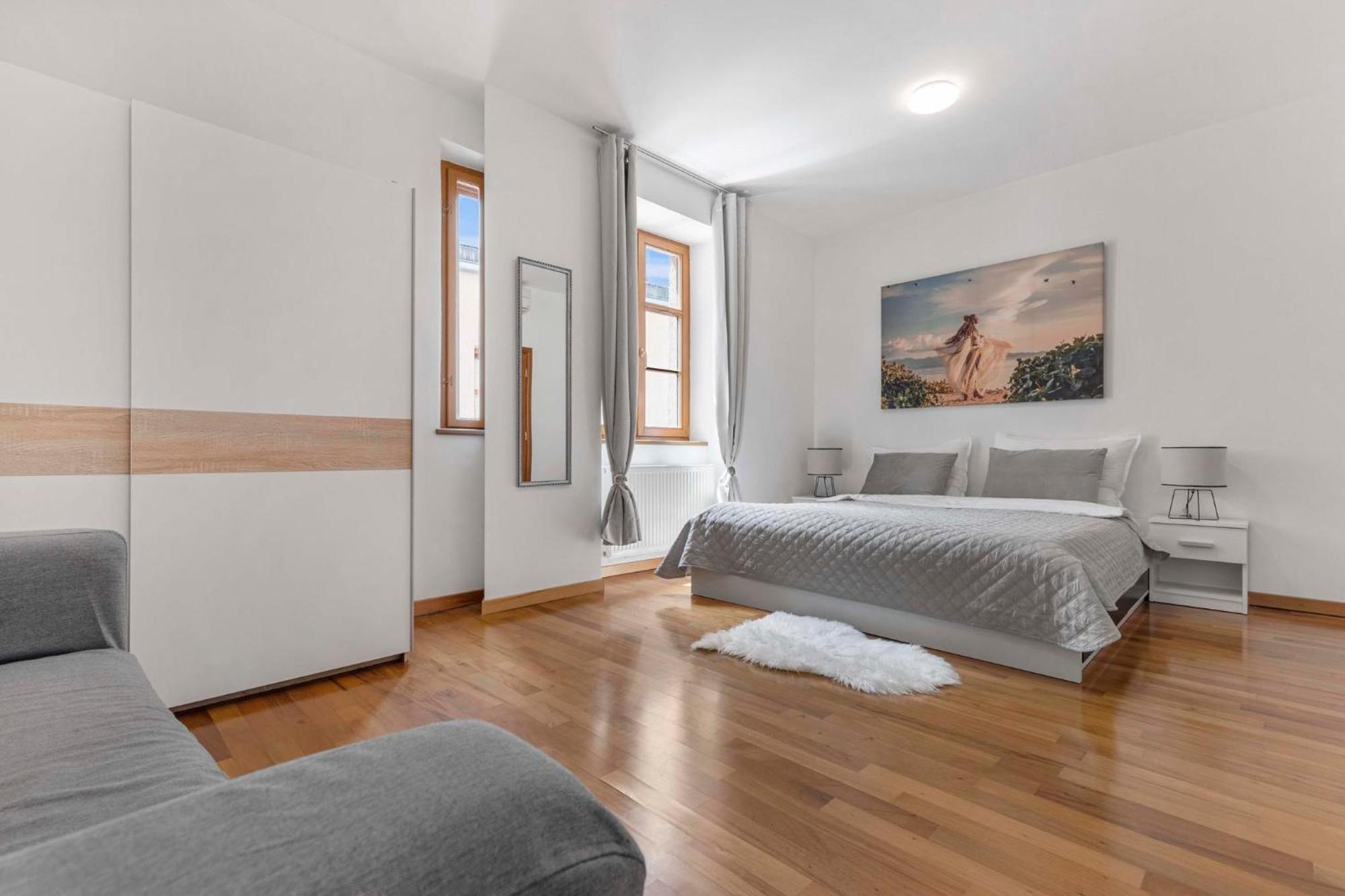 Charming Apartment In The Heart Of Братислава Экстерьер фото