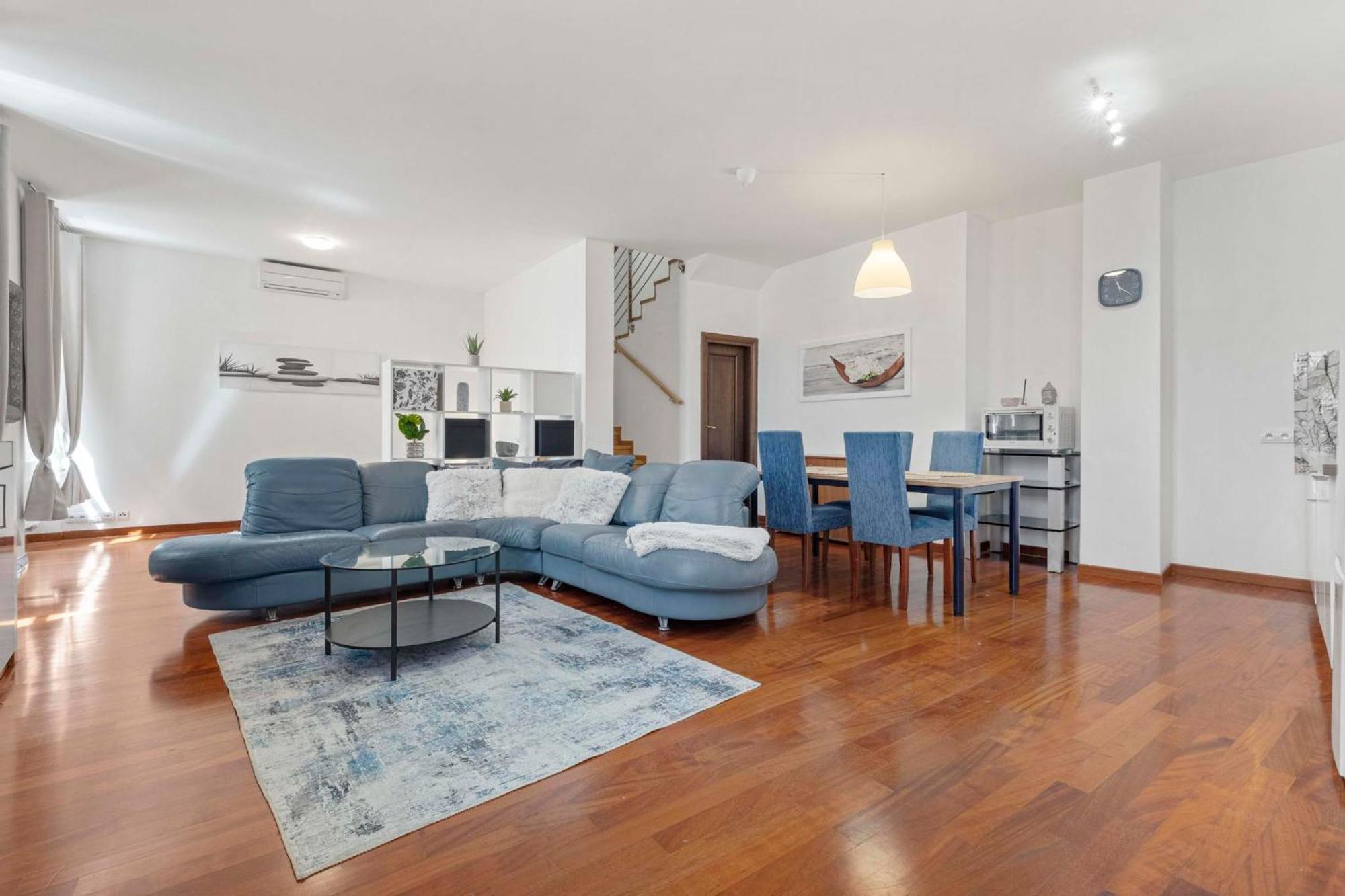 Charming Apartment In The Heart Of Братислава Экстерьер фото