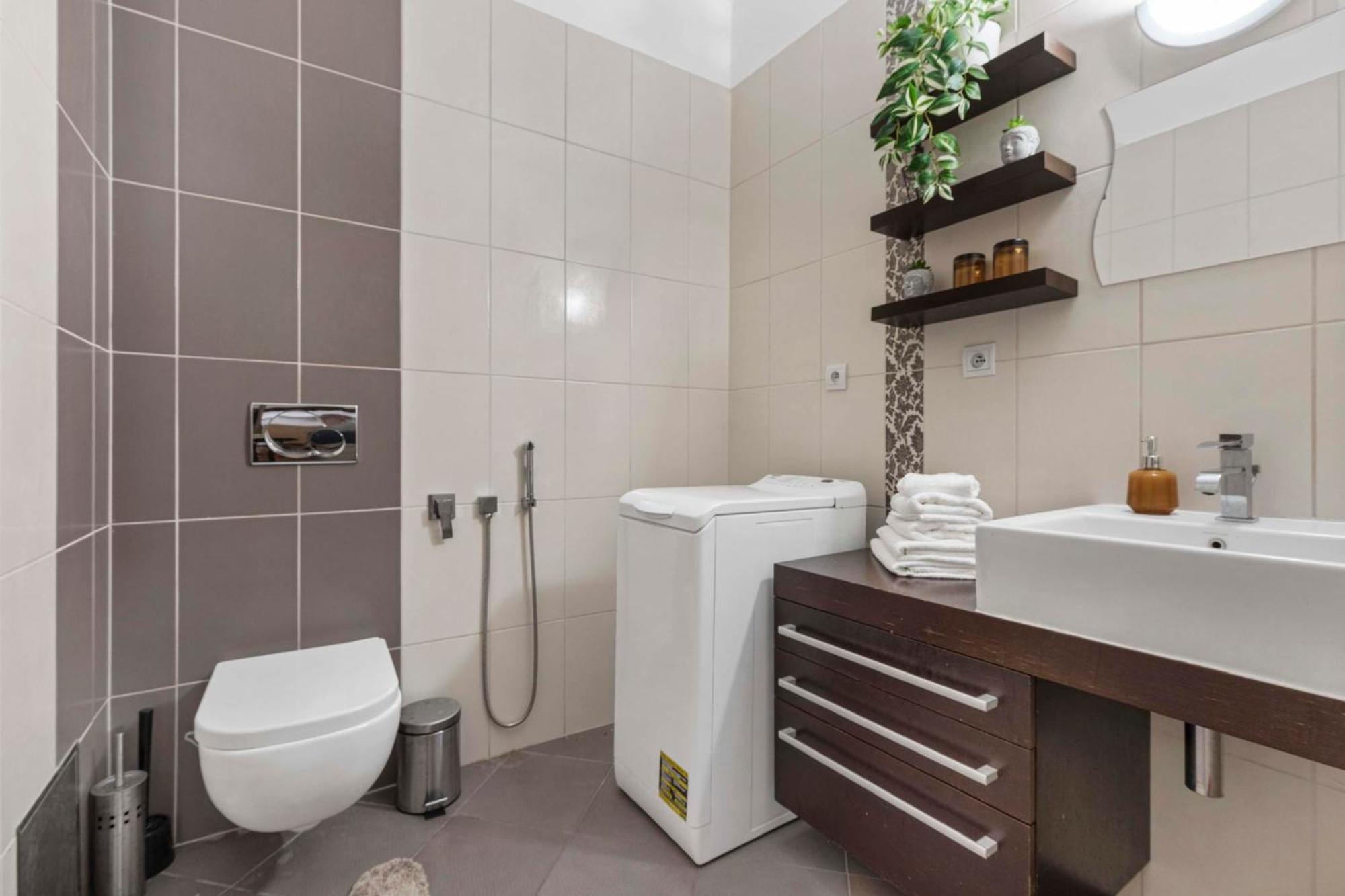 Charming Apartment In The Heart Of Братислава Экстерьер фото