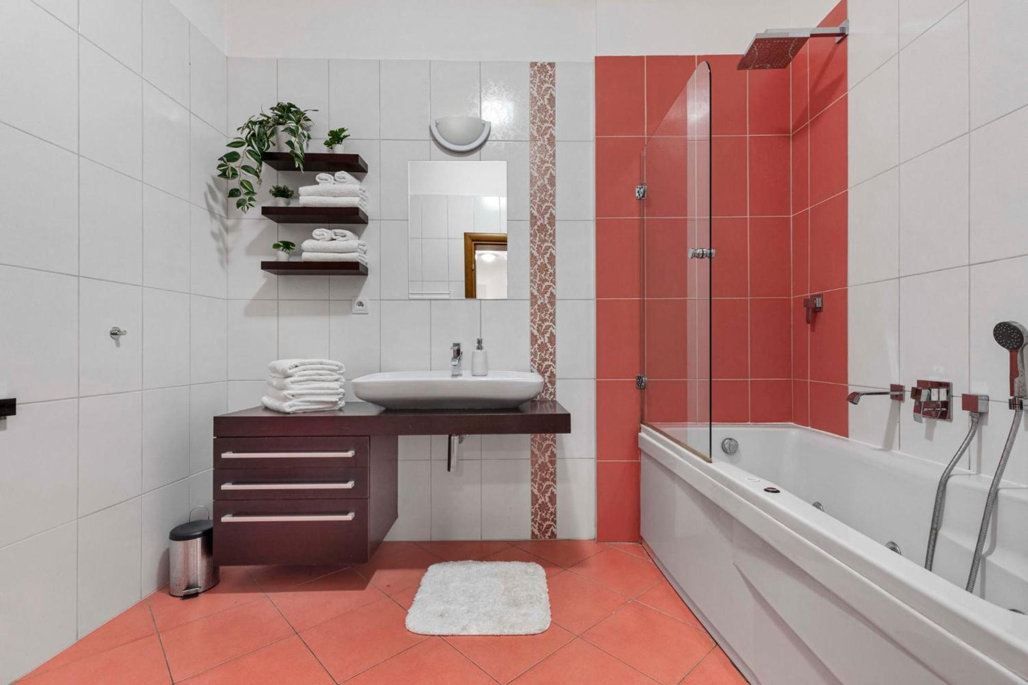 Charming Apartment In The Heart Of Братислава Экстерьер фото