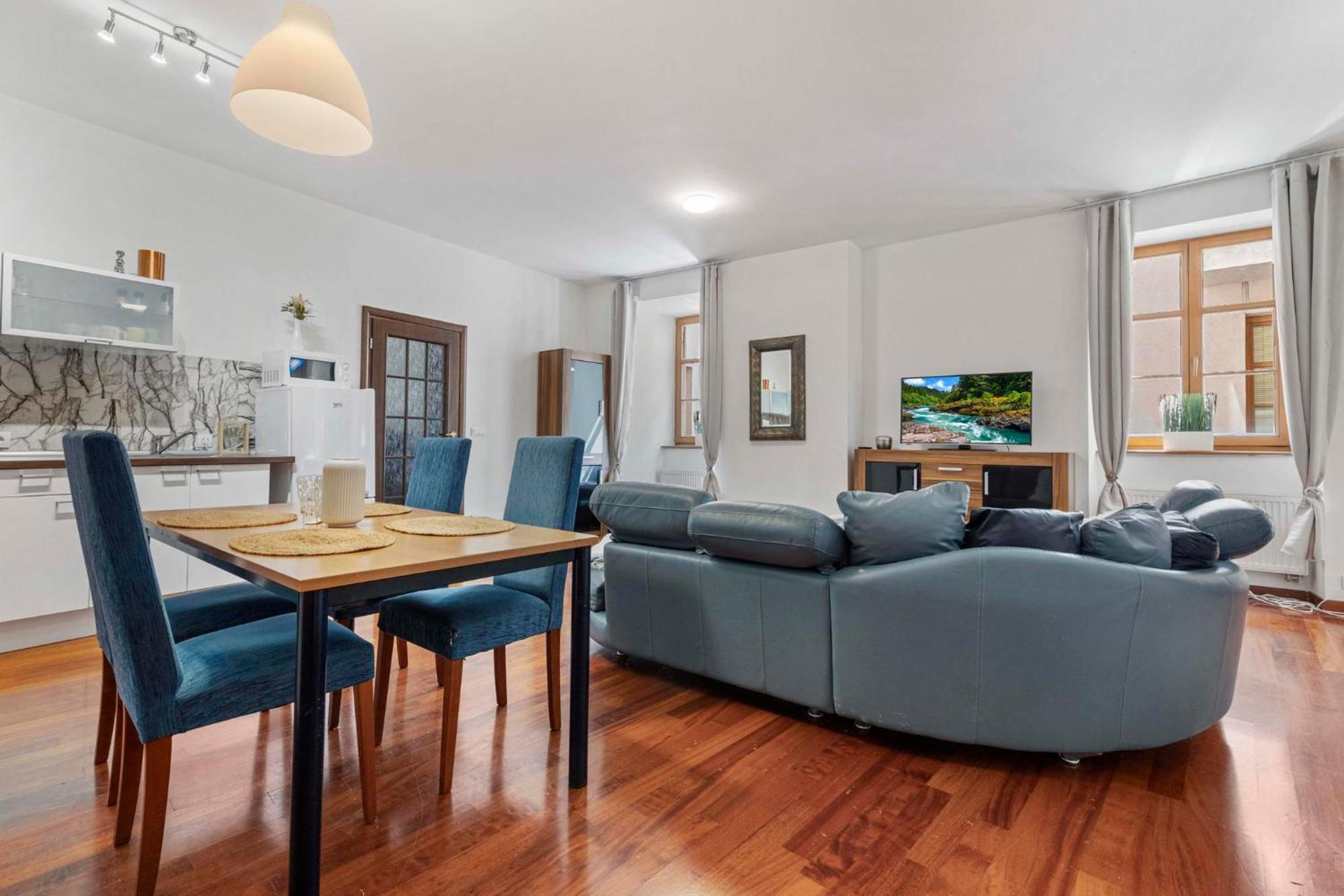 Charming Apartment In The Heart Of Братислава Экстерьер фото