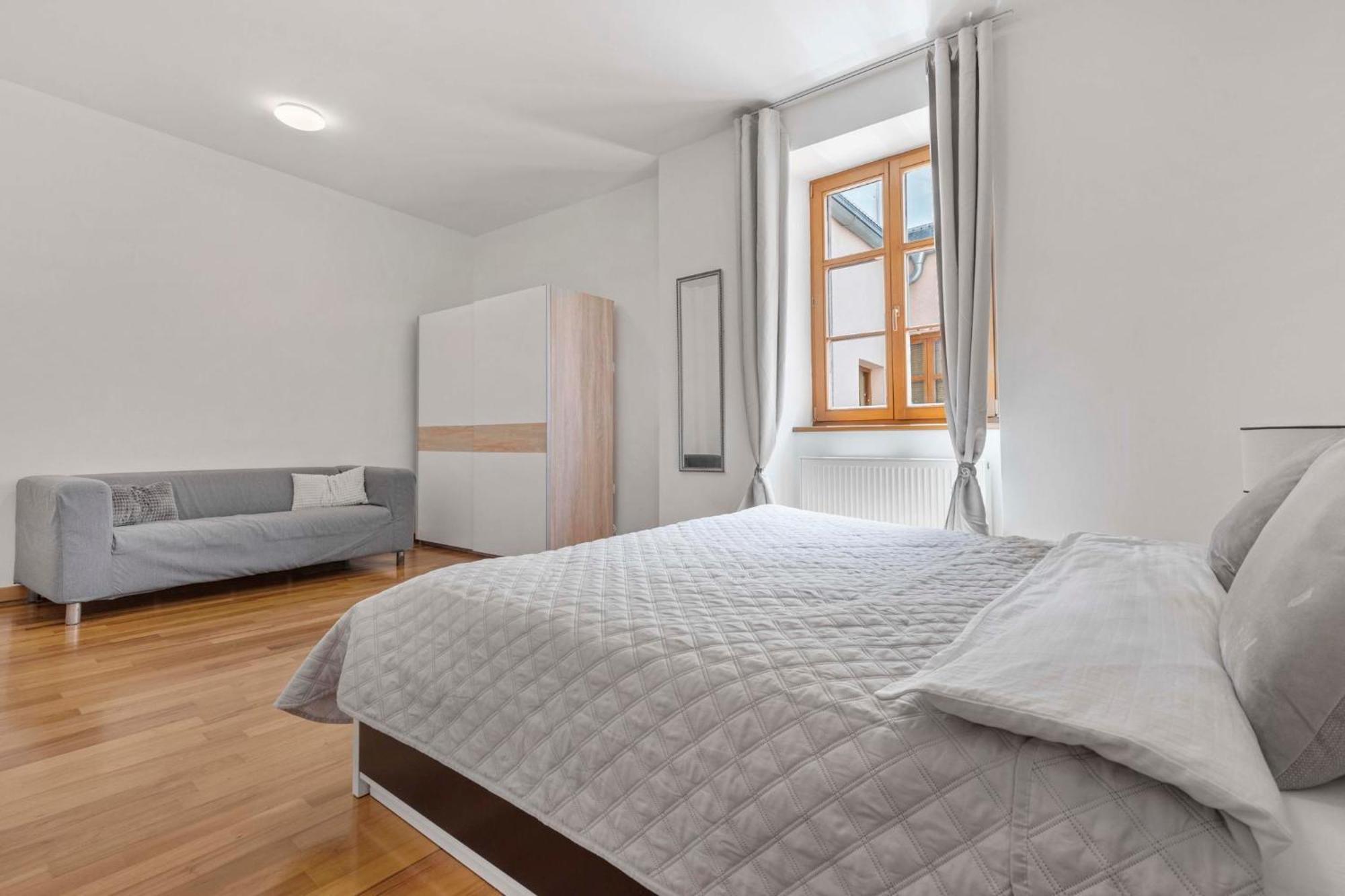Charming Apartment In The Heart Of Братислава Экстерьер фото